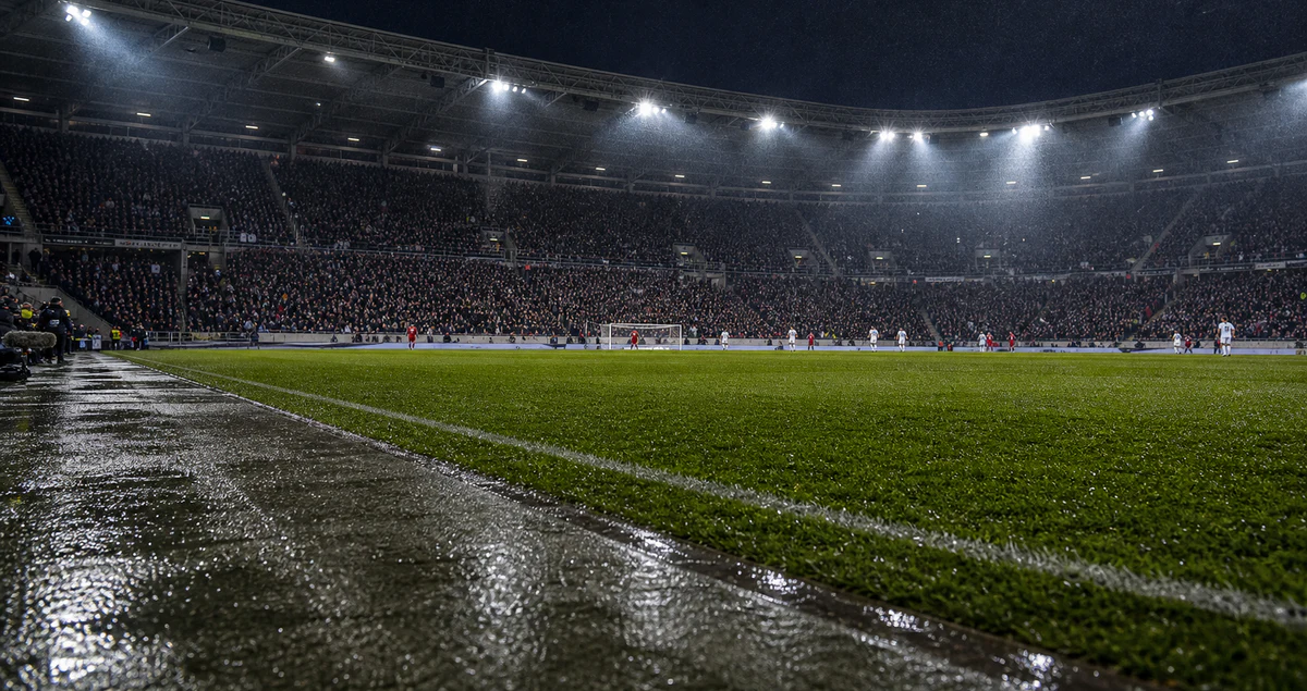 Fotbollsmål och planlinjer på arena